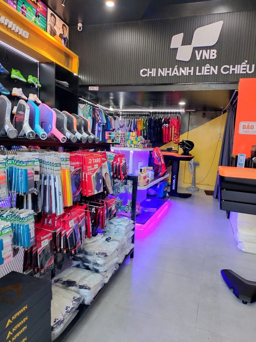 Khu vực phụ kiện tại ShopVNB Liên Chiểu