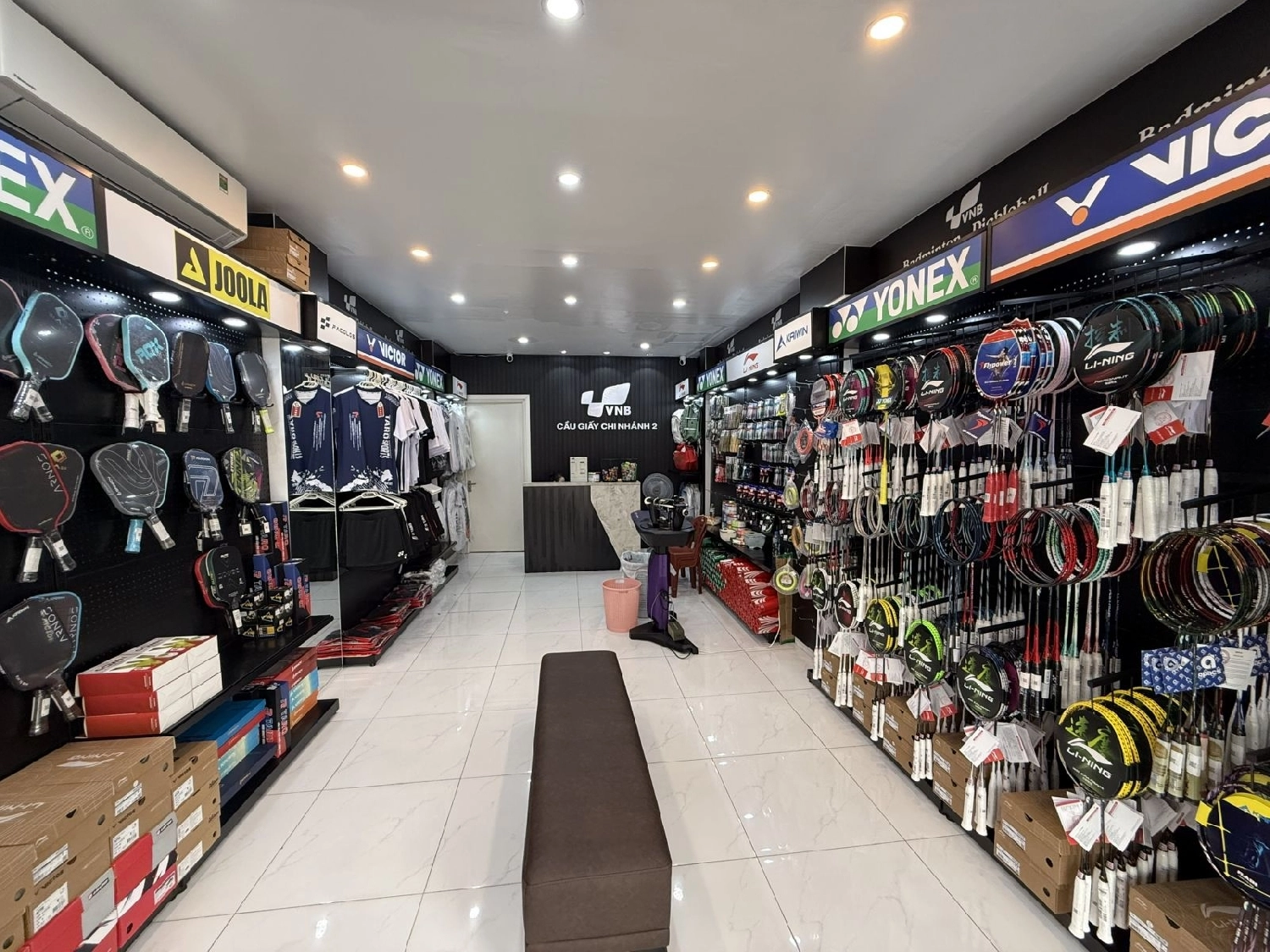 Không gian cửa hàng VNB Cầu Giấy Chi Nhánh 2