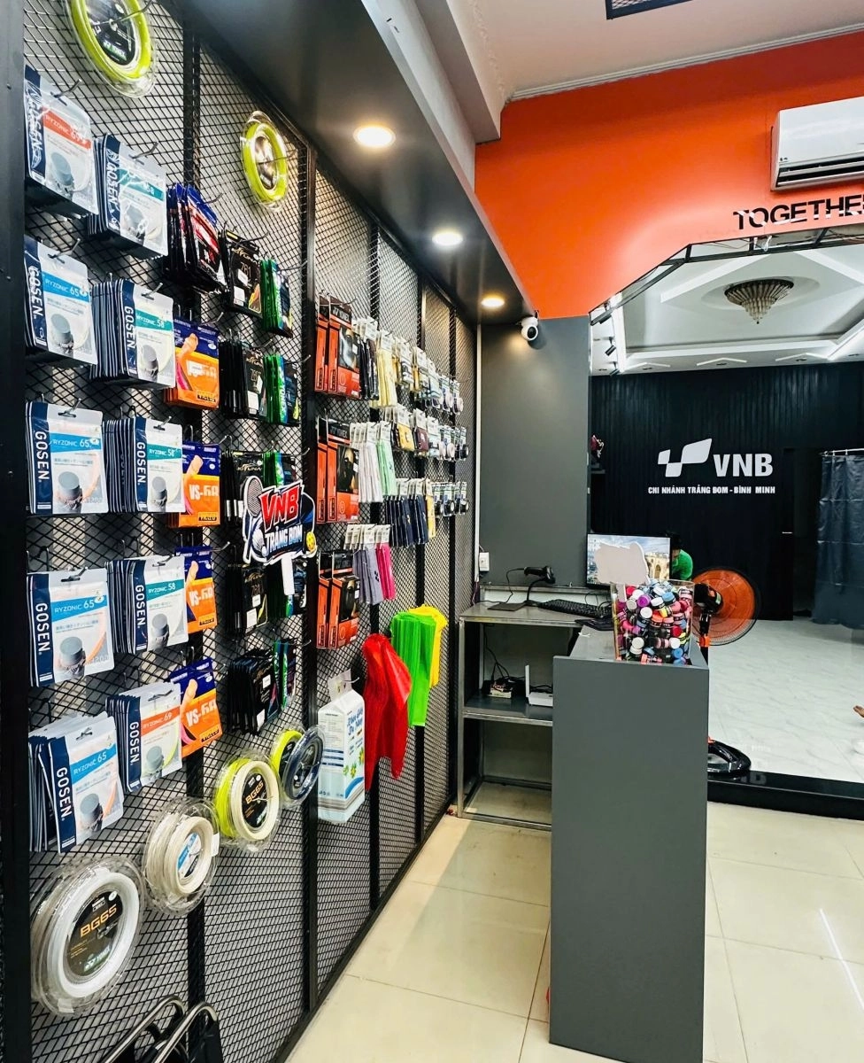 Không gian bên trong cửa hàng thể thao VNB Trảng Bom - Đồng Nai