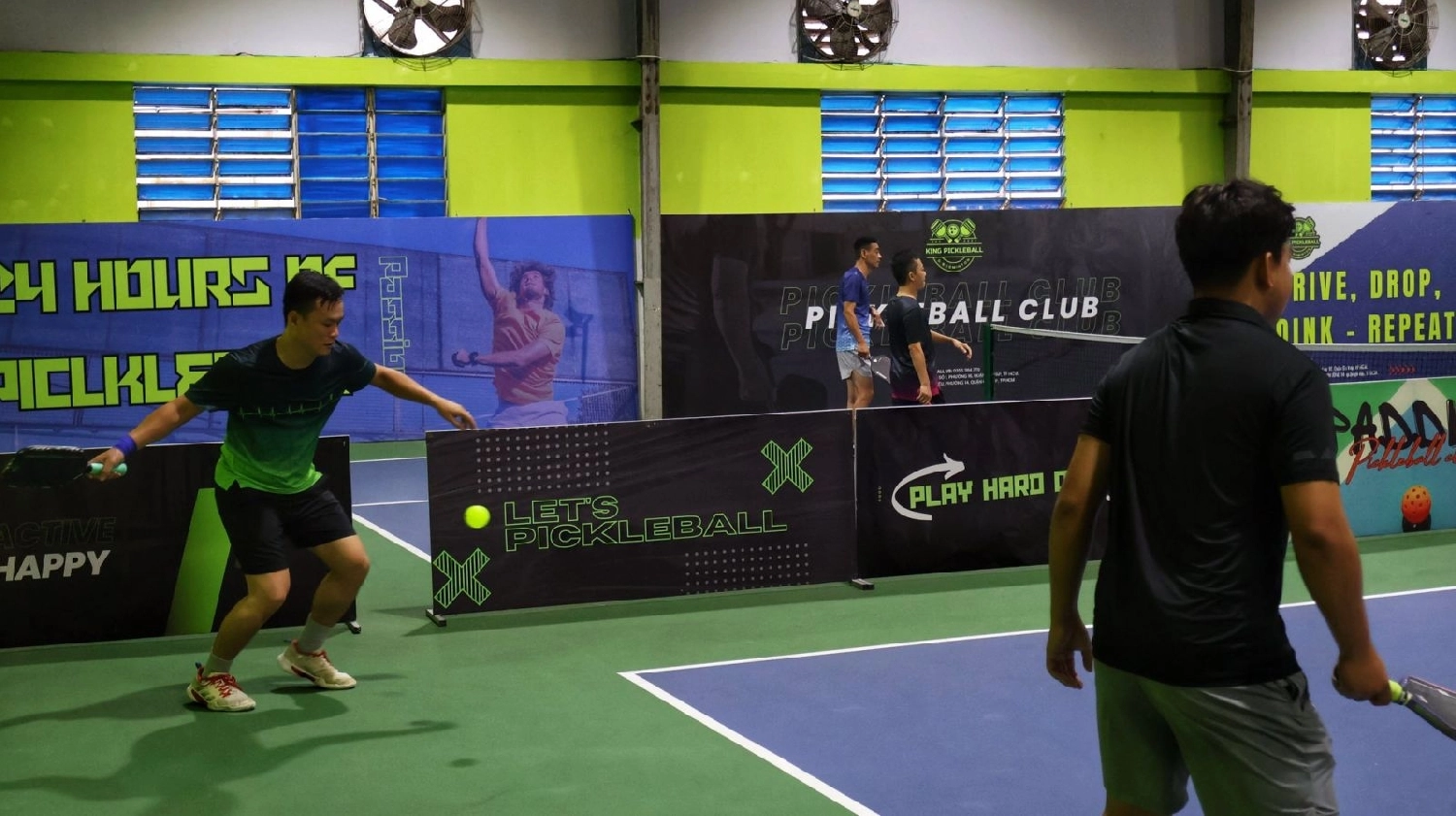 Chi phí thuê sân king pickleball & badminton ở mức hợp lý