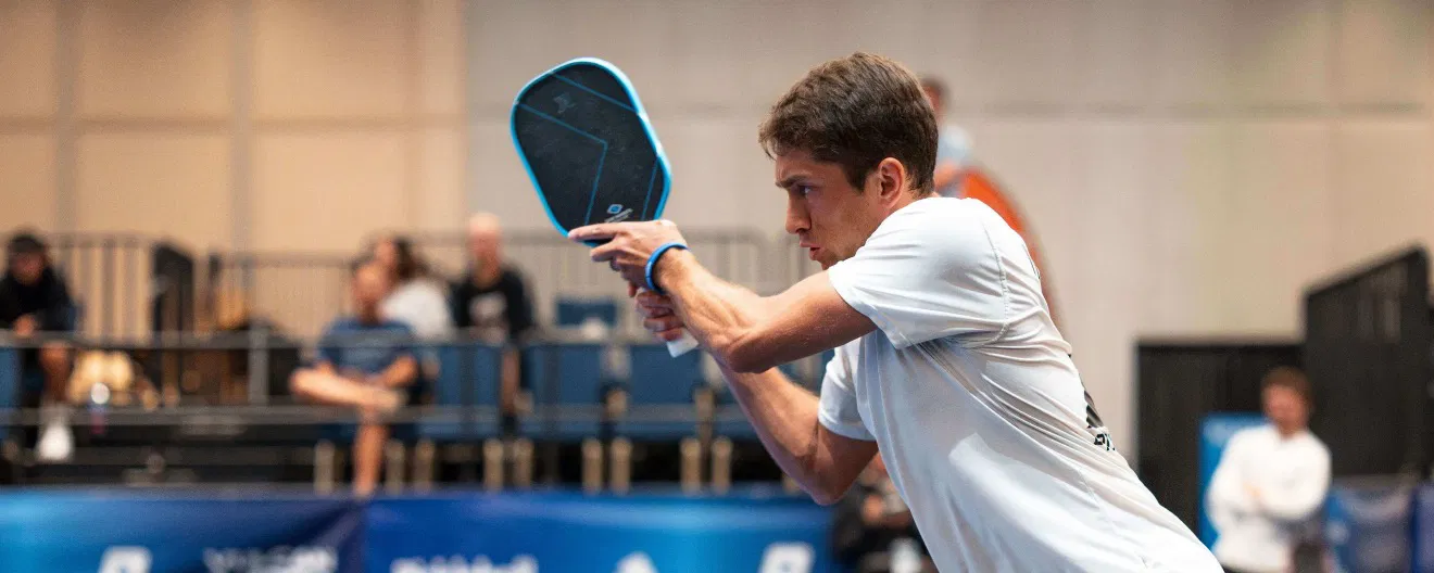 Lưu ý khi thực hiện kỹ thuật Backhand Pickleball bằng 2 tay