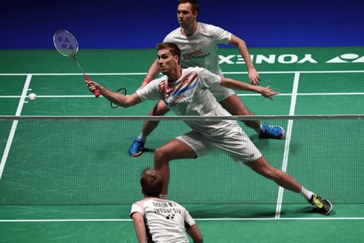 Kỹ thuật di chuyển đa bước trong đánh đôi 