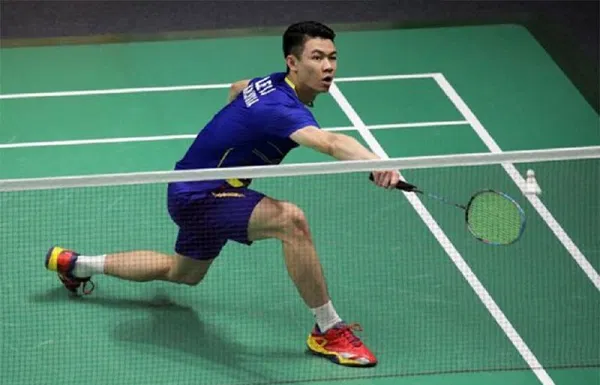 Di chuyển lên 2 góc gần lưới