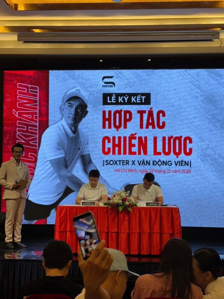 Lê Quốc Khánh ký hợp tác với Soxter