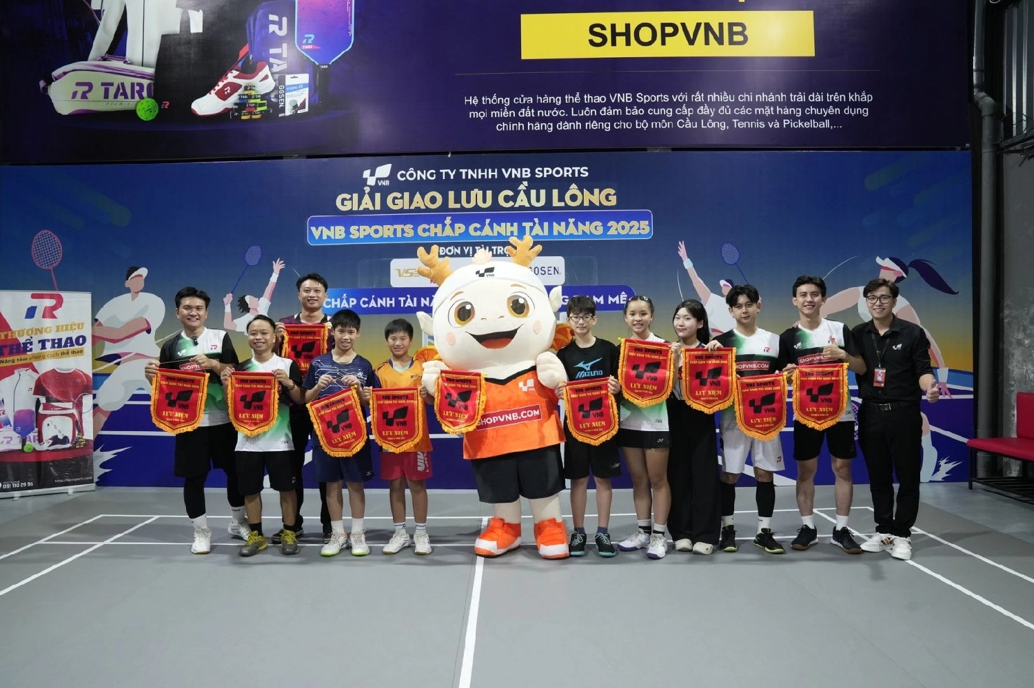 B-Long tại giải giao lưu cầu lông