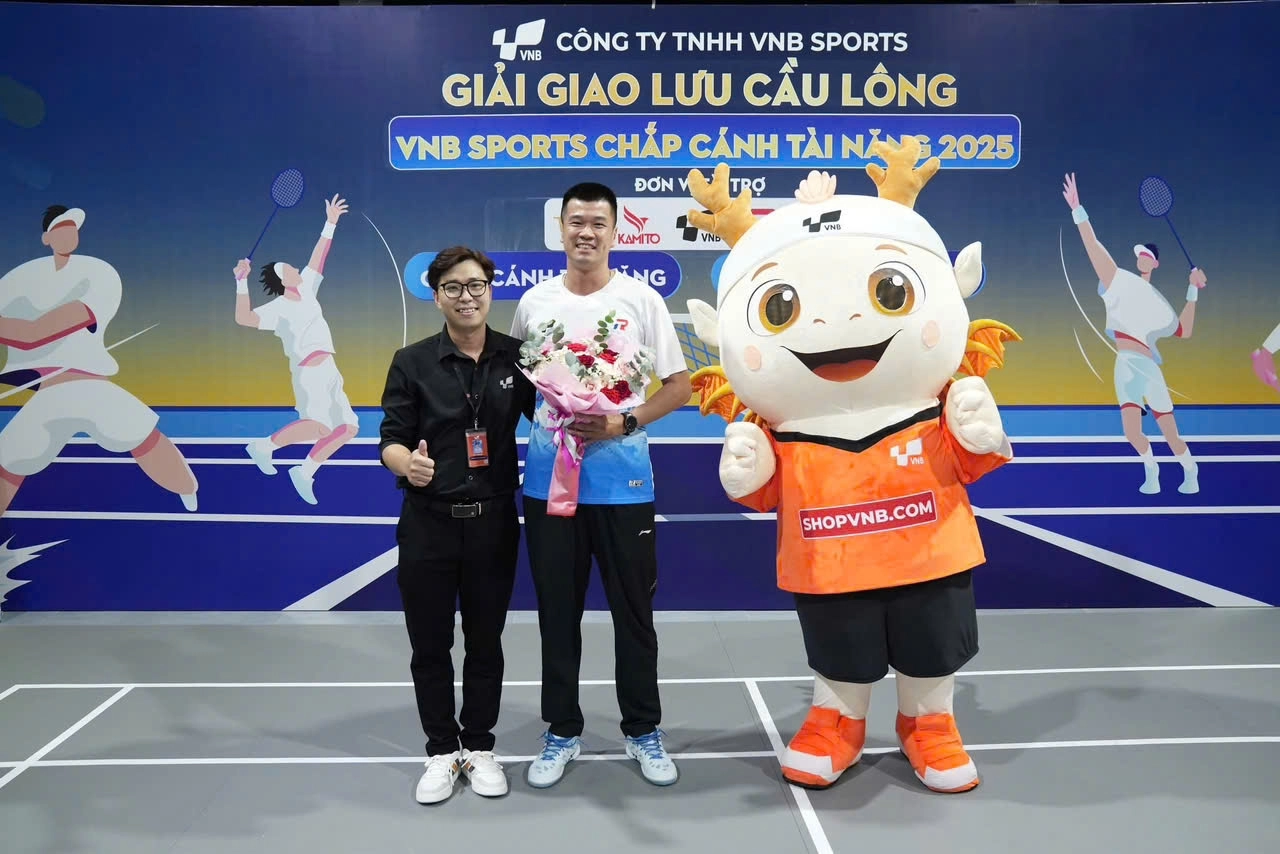 B-Long tại giải giao lưu cầu lông 