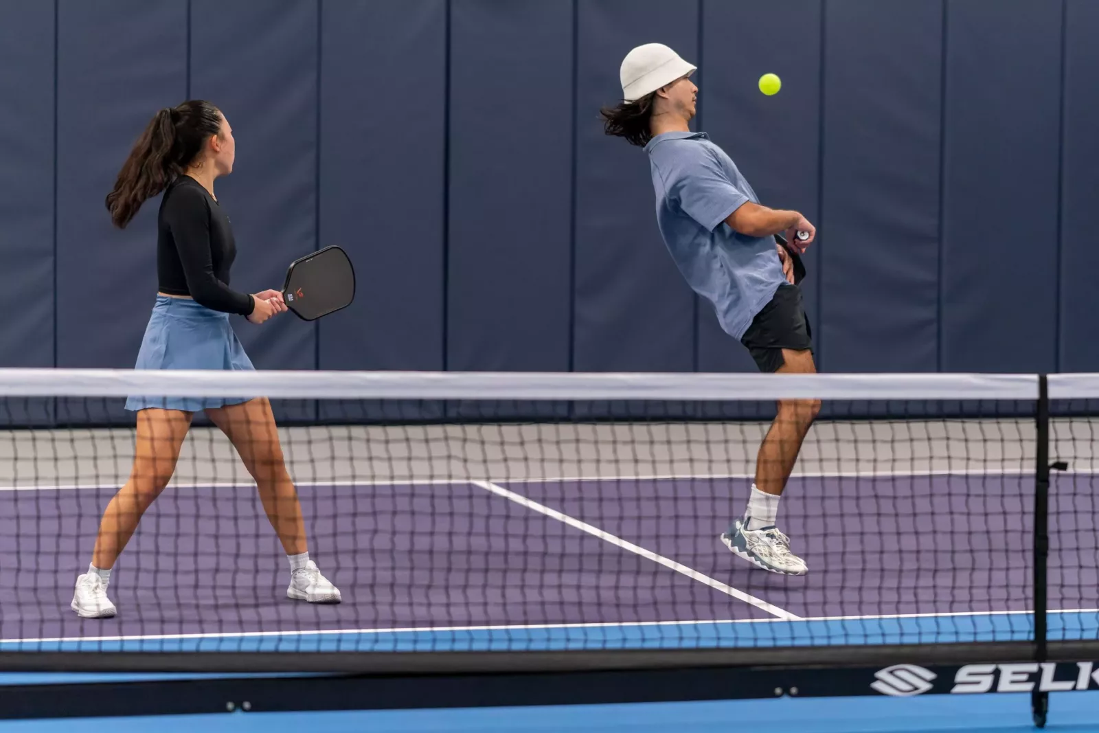 luật pickleball khu vực bếp về quần áo 