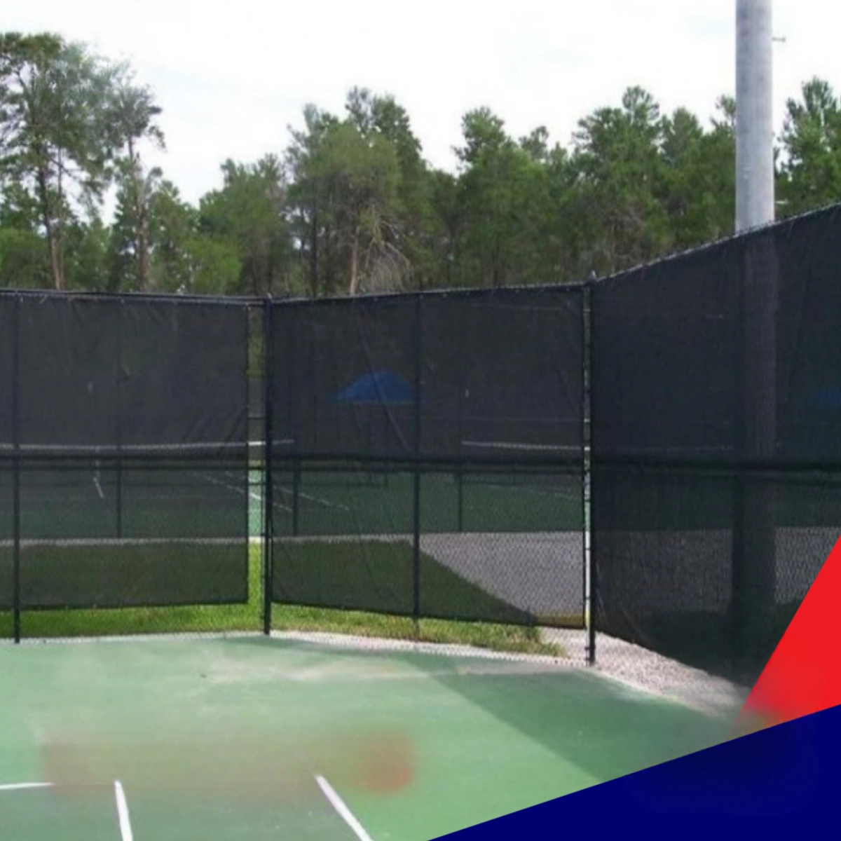 Lưới chắn bóng quanh sân pickleball