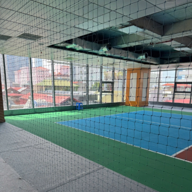 Lưới chắn bóng pickleball xung quanh sân