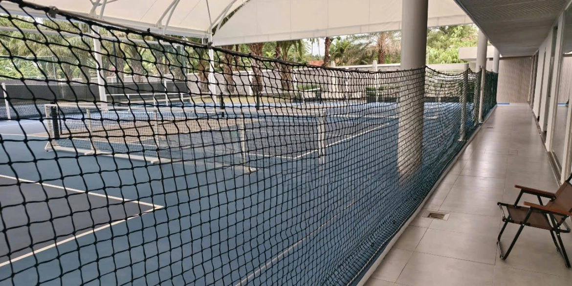 lưới chắn xung quanh sân pickleball