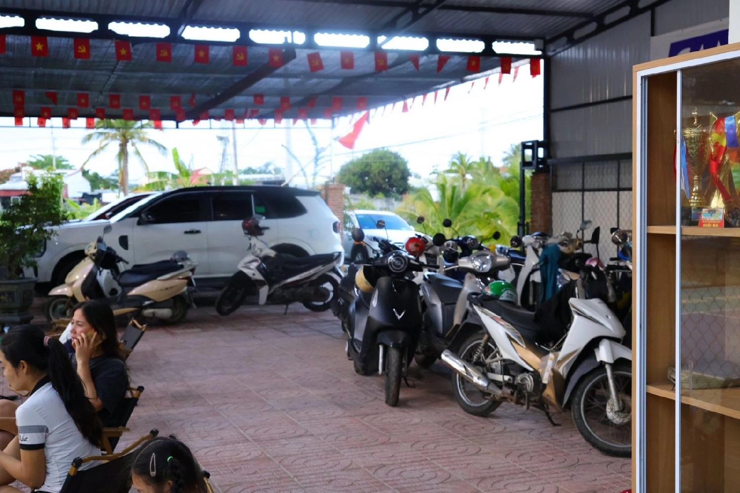 Bãi đậu xe tại sân mỹ ca khánh hòa