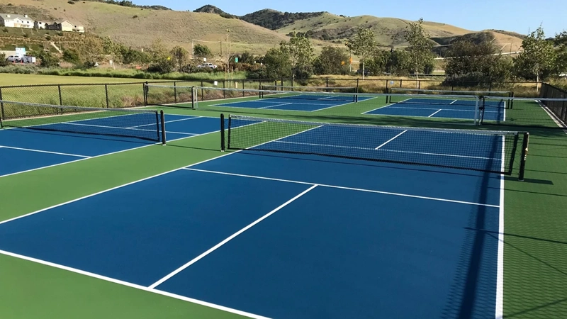 Sân pickleball có vùng sân chính mà xanh đậm