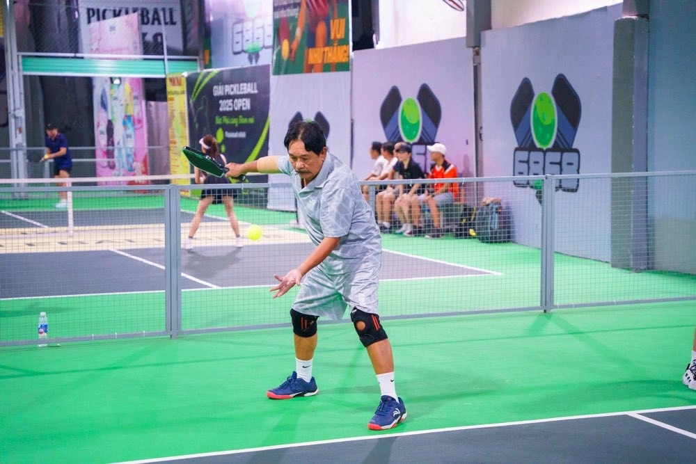 Người chơi trải nghiệm sân pickleball 6868 quận 7