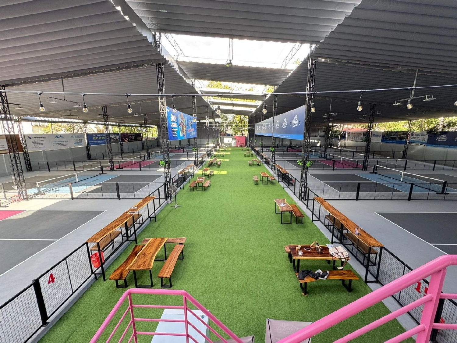 Dịch vụ tại sân pickleball Cộng Hòa Garden