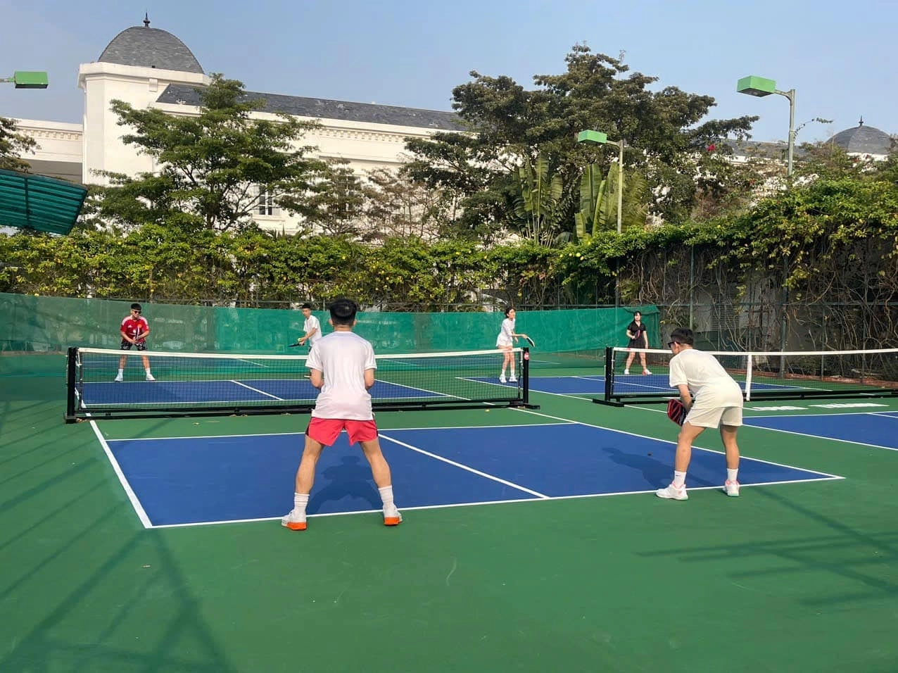 Sân pickleball FLC Sầm Sơn nằm trong khu nghỉ dưỡng