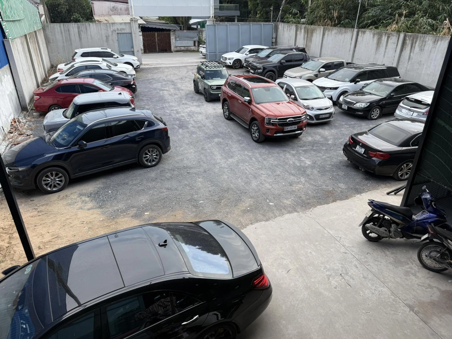 Bãi đỗ xe tại sân pickelball long thành