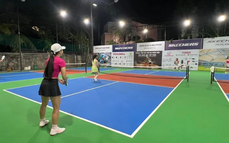 Không gian sân pickleball picko club