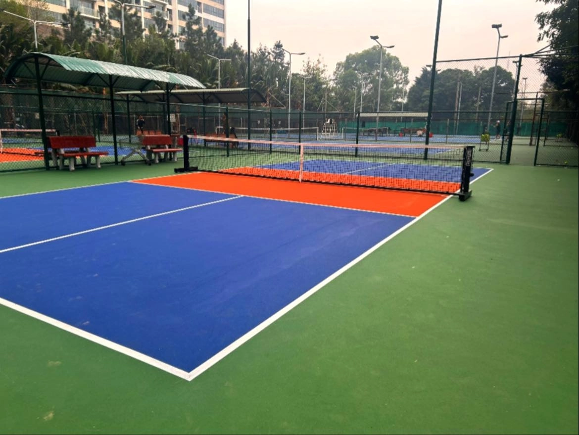 Khư vực nghỉ ngơi tại sân pickleball Viglacera có mái che