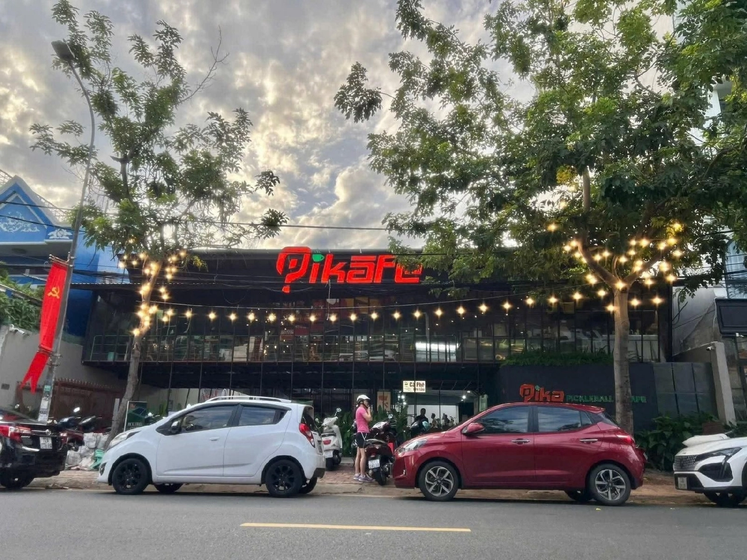 Bãi đỗ xe tại Pika Pickleball & Cafe