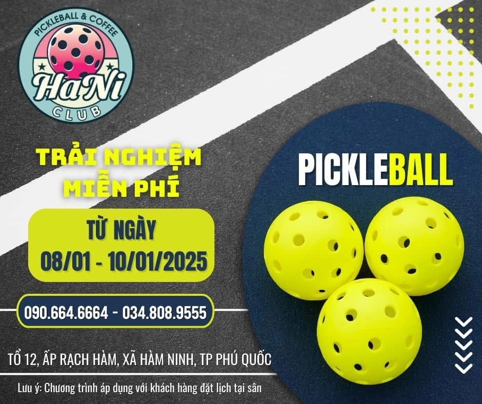 Poster trải nghiệm sân miễn phí