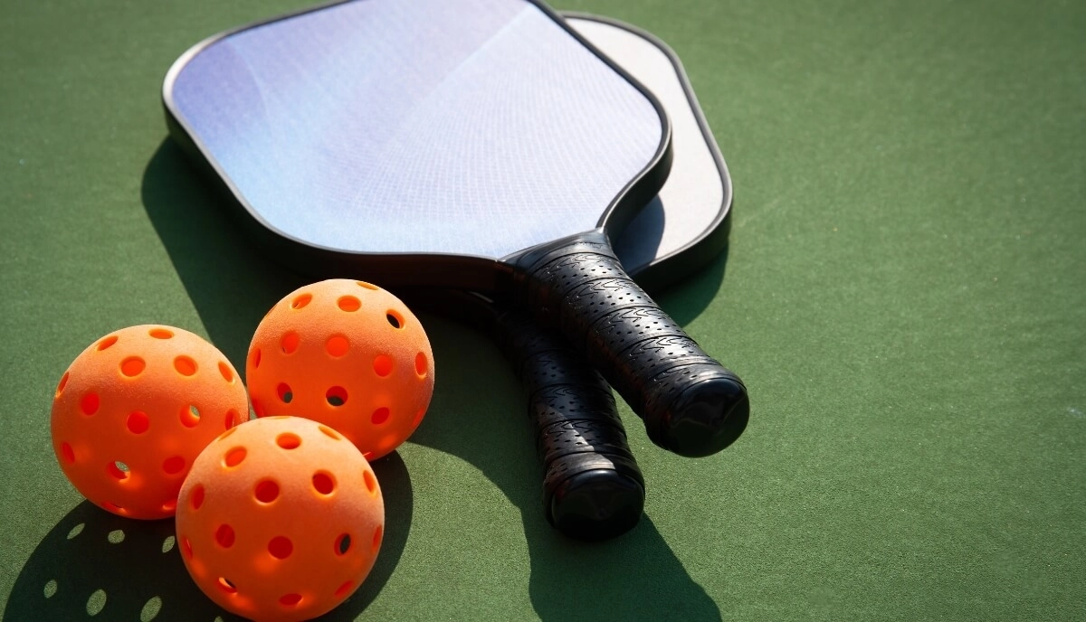 Chuẩn bị trang bị thi đấu đầy đủ khi chơi round robin pickleball
