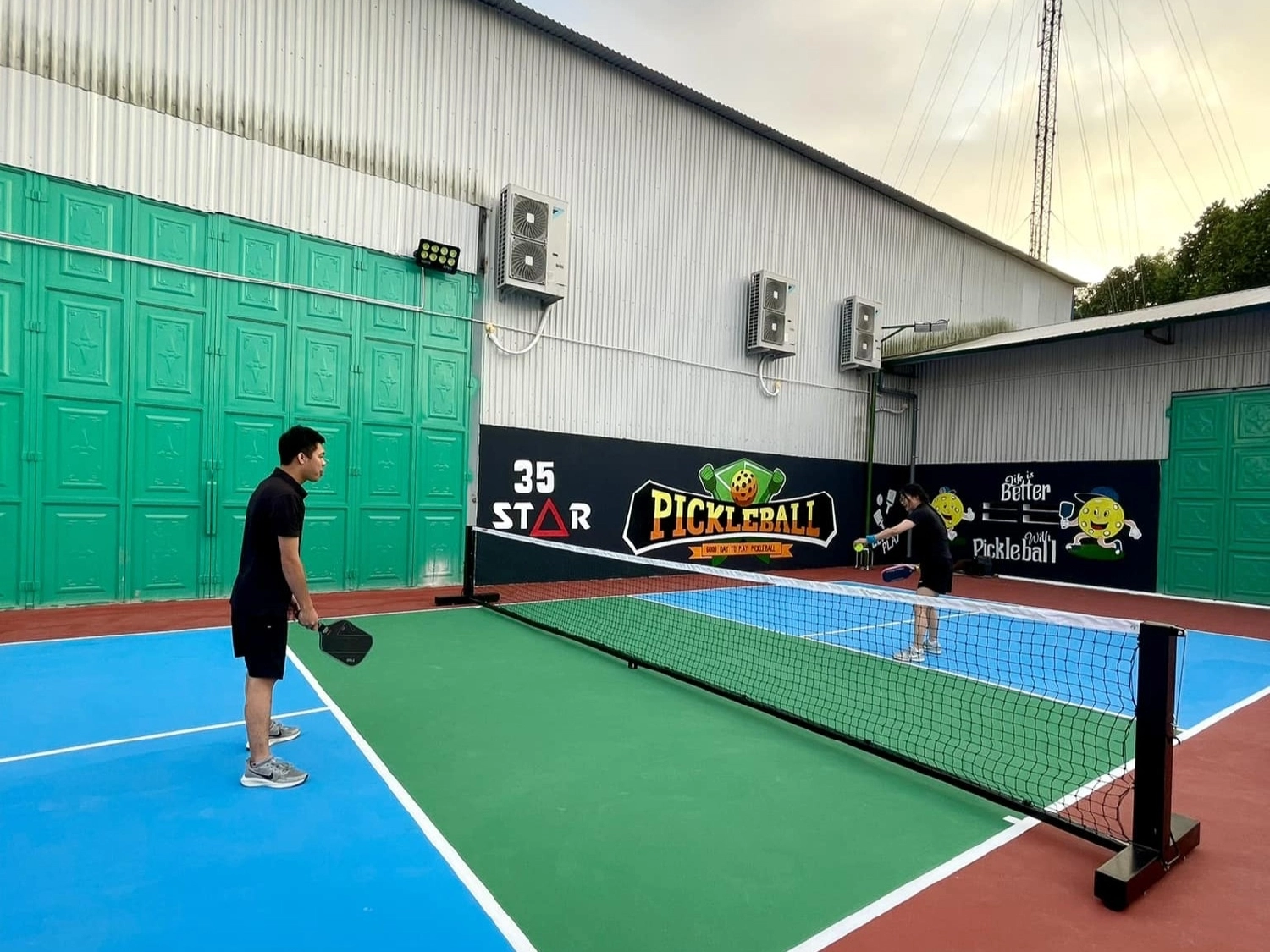 Các dịch vụ tiện ích của sân 35 Star Pickleball