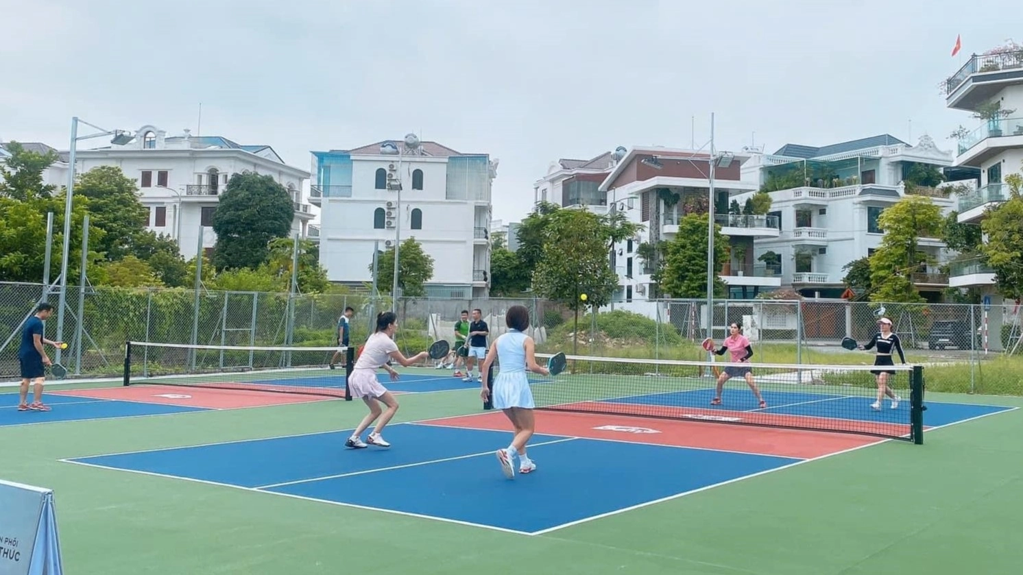 Các dịch vụ tiện ích của sân Bom Pickleball BG