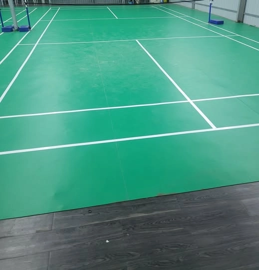 Mặt sân của sân câu lạc bộ cầu lông Như Ý