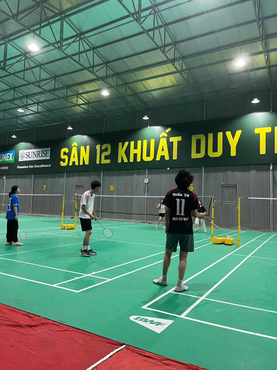 Sân cầu lông 12 Khuất Duy Tiến