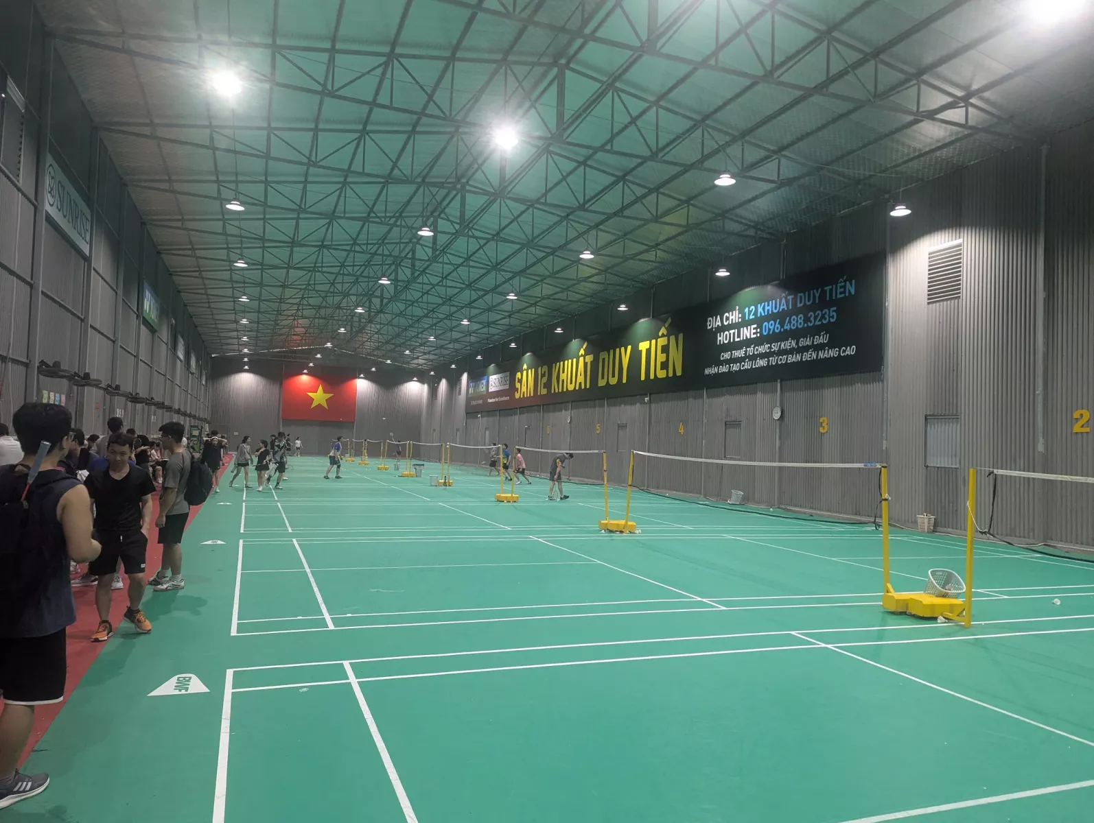 Sân cầu lông 12 khuất duy tiến