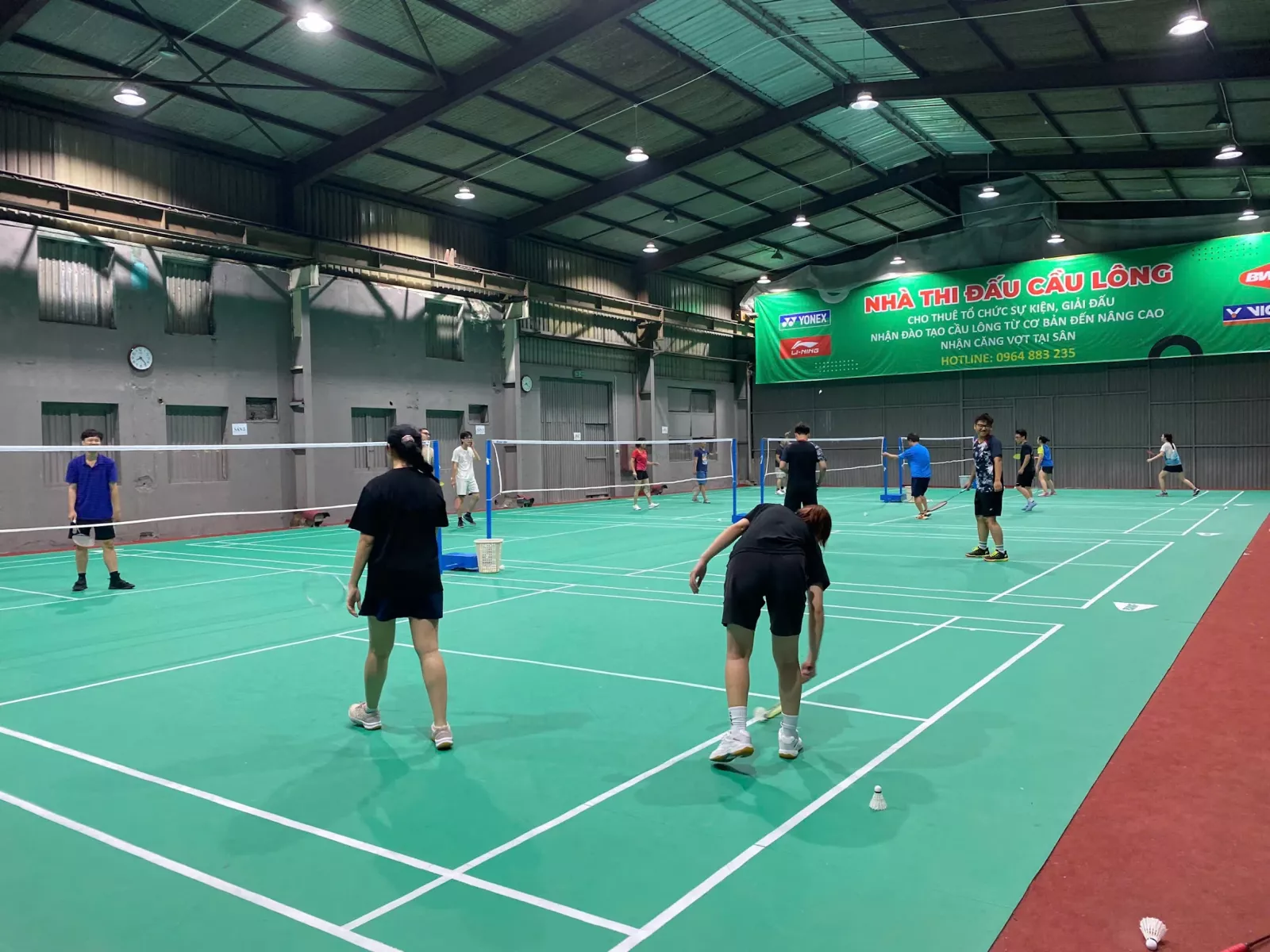Những tiện ích và dịch vụ tại sân cầu lông 41 phương liệt