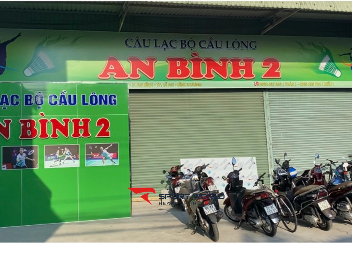 Khu vực bãi đậu xe tại sân cầu lông an bình 2