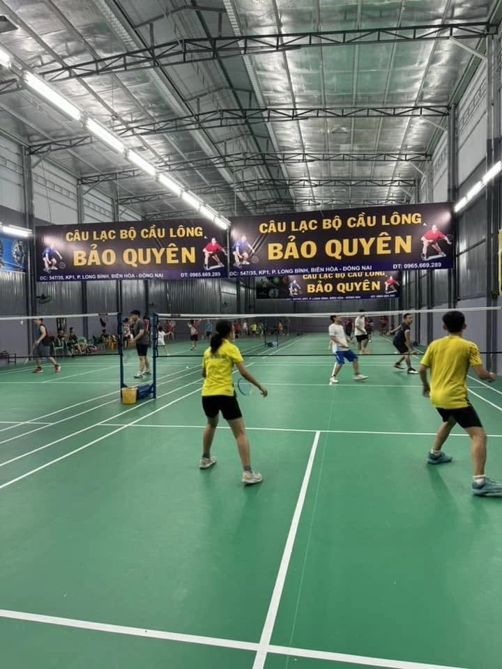 Sân cầu lông bảo quyên