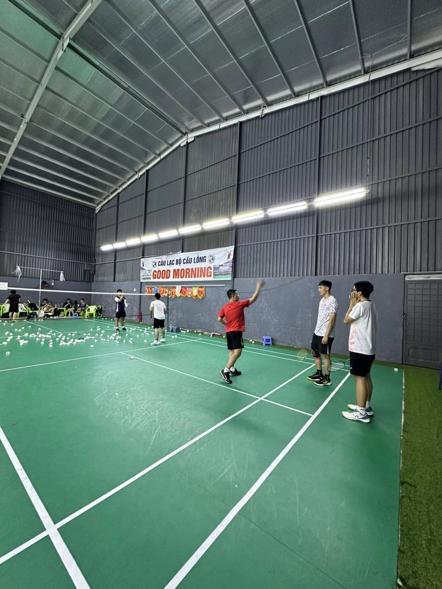 Sân cầu lông bình nhâm