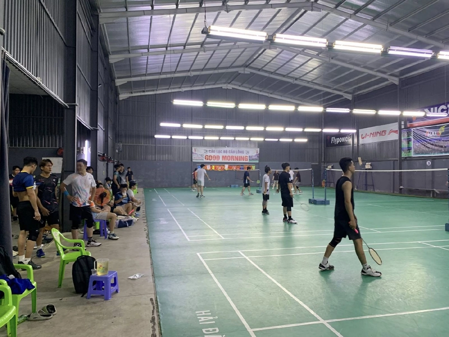Sân cầu lông bình nhâm có mức giá thuê hợp lý