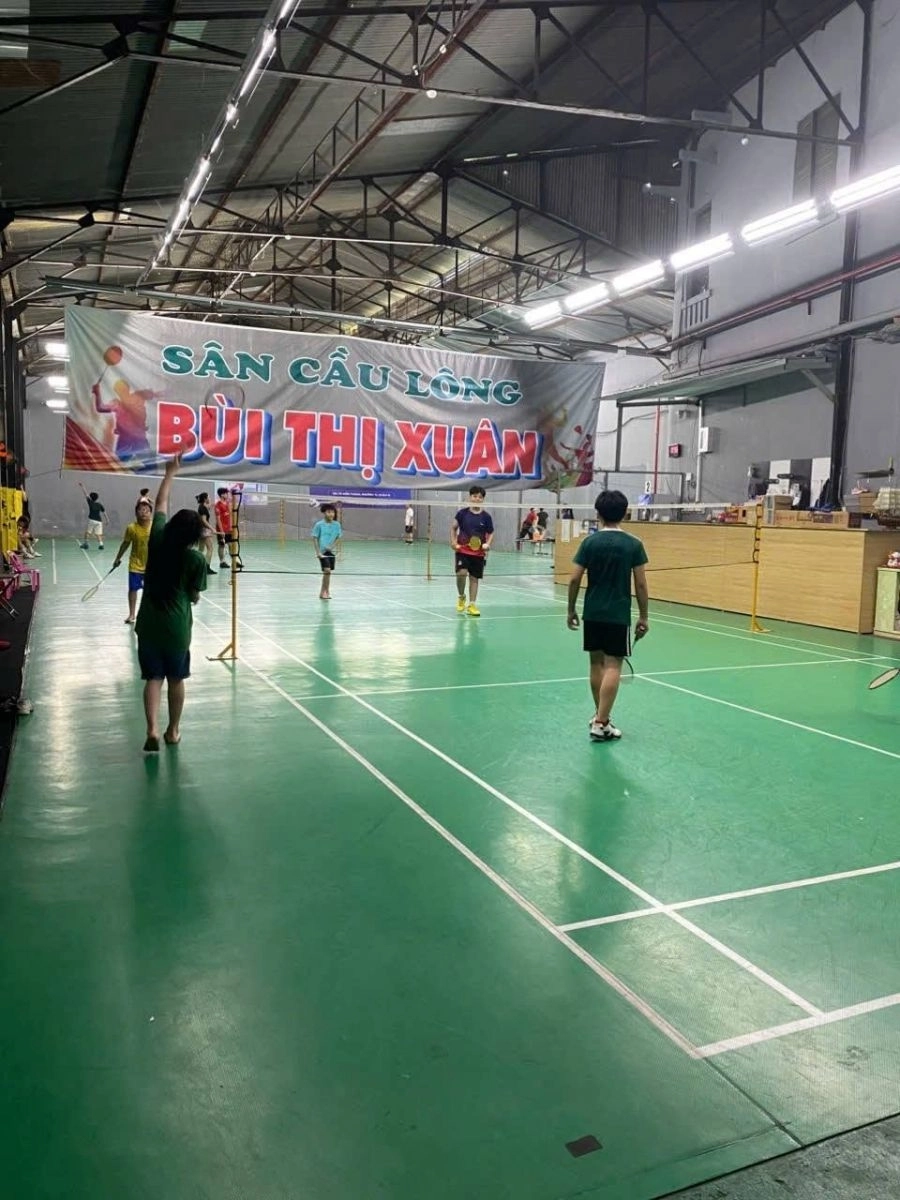 Sân cầu lông bùi thị xuân
