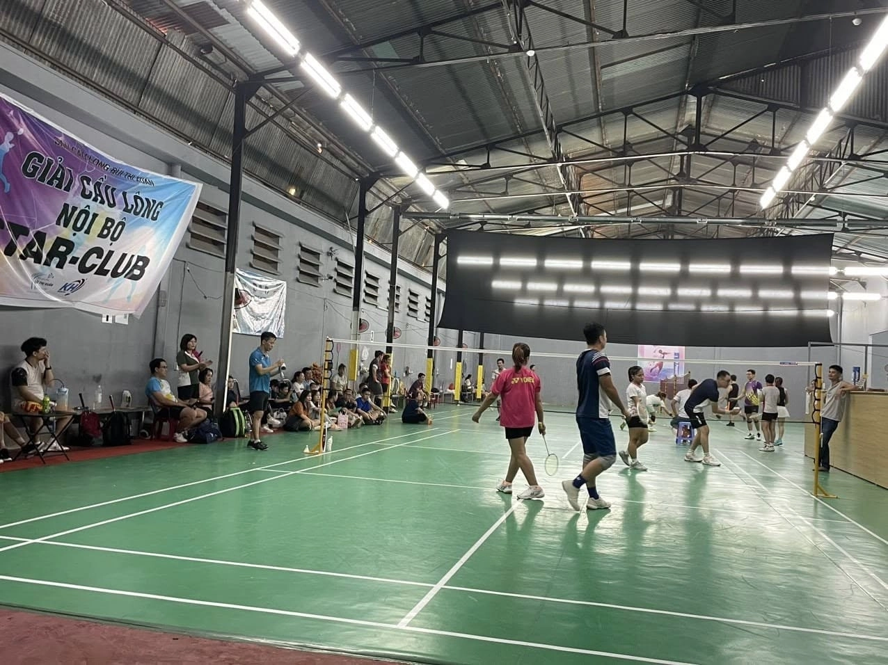 Tiện ích tại sân cầu lông bùi thị xuân