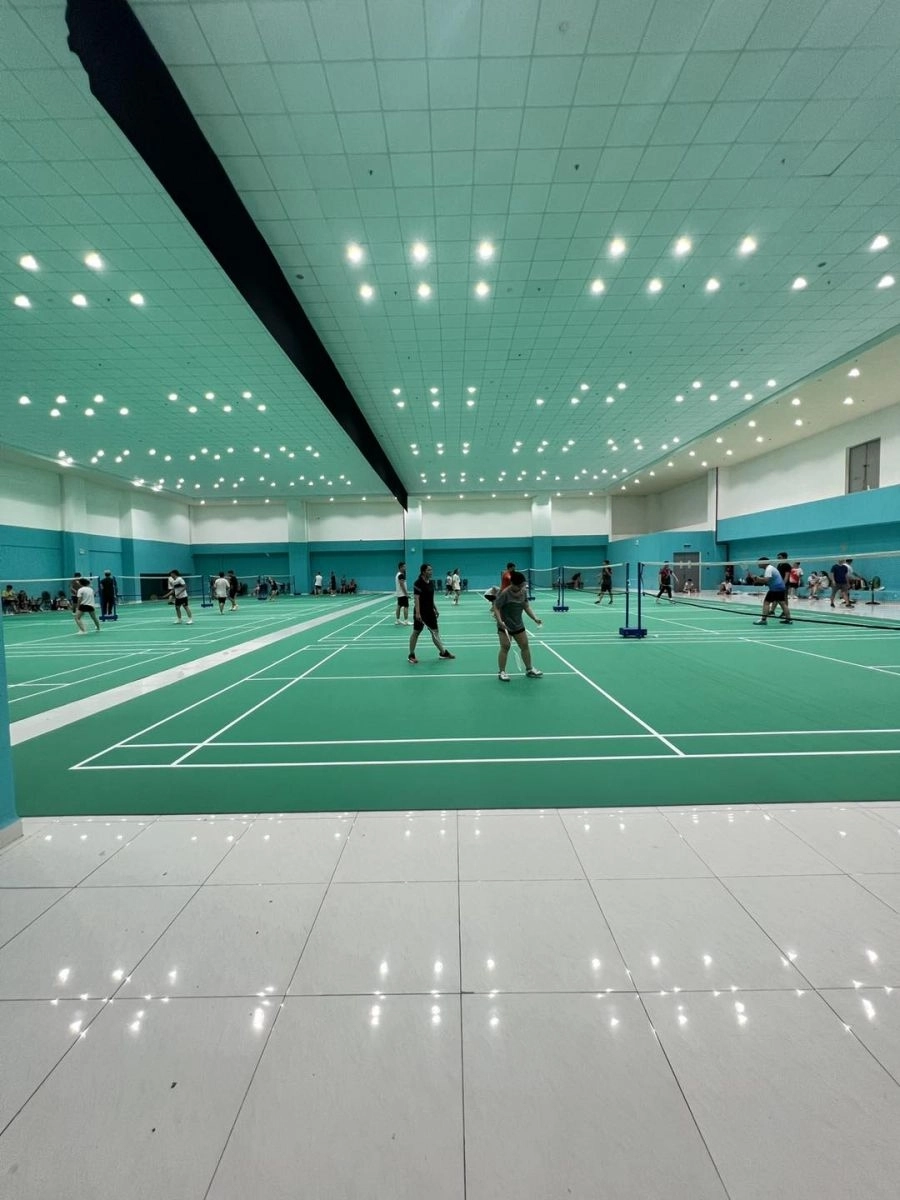 Chi phí thuê sân cầu lông c30 hoà bình dao động trung bình