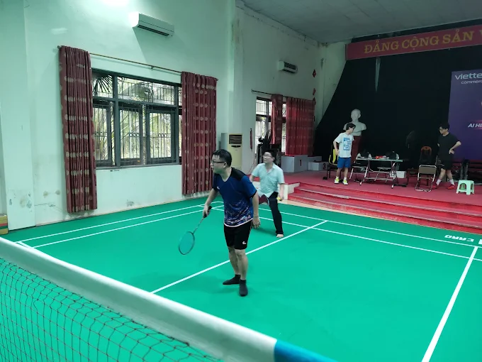 Sân cầu lông Nhà văn hoá Phường Dịch Vọng