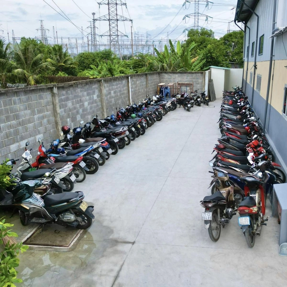 Bãi đậu xe tại sân cầu lông cốc cốc