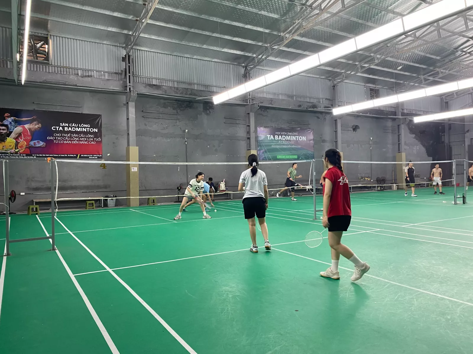 Những tiện ích nổi bật tại sân cầu lông CTA văn hội