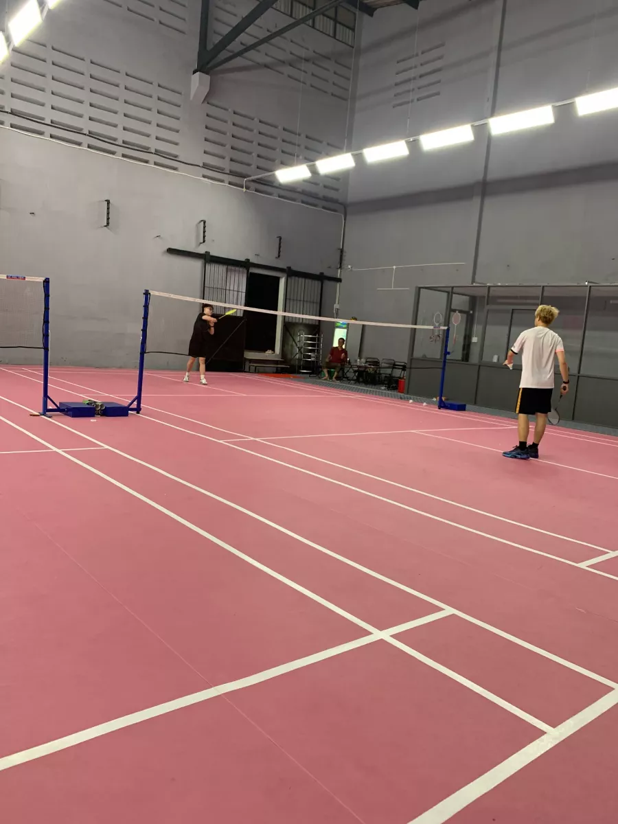 khoảng cách tại Sân cầu lông D-Ruby Badminton rất rộng