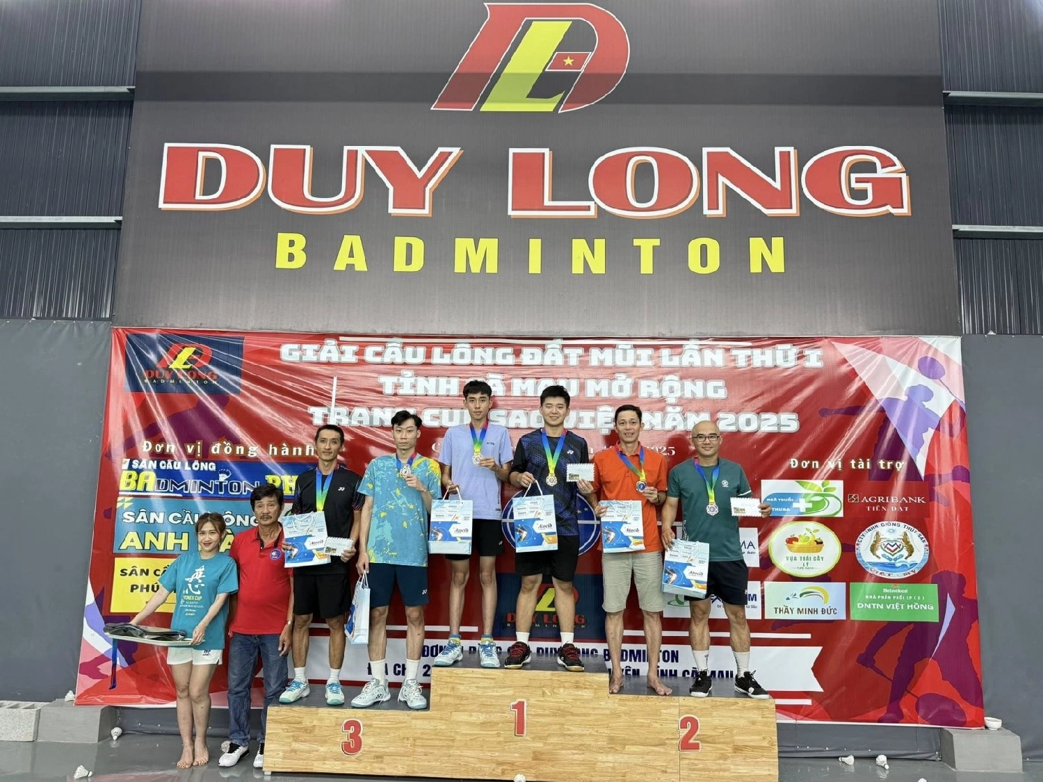 Sân cầu lông Duy Long Cà Mau