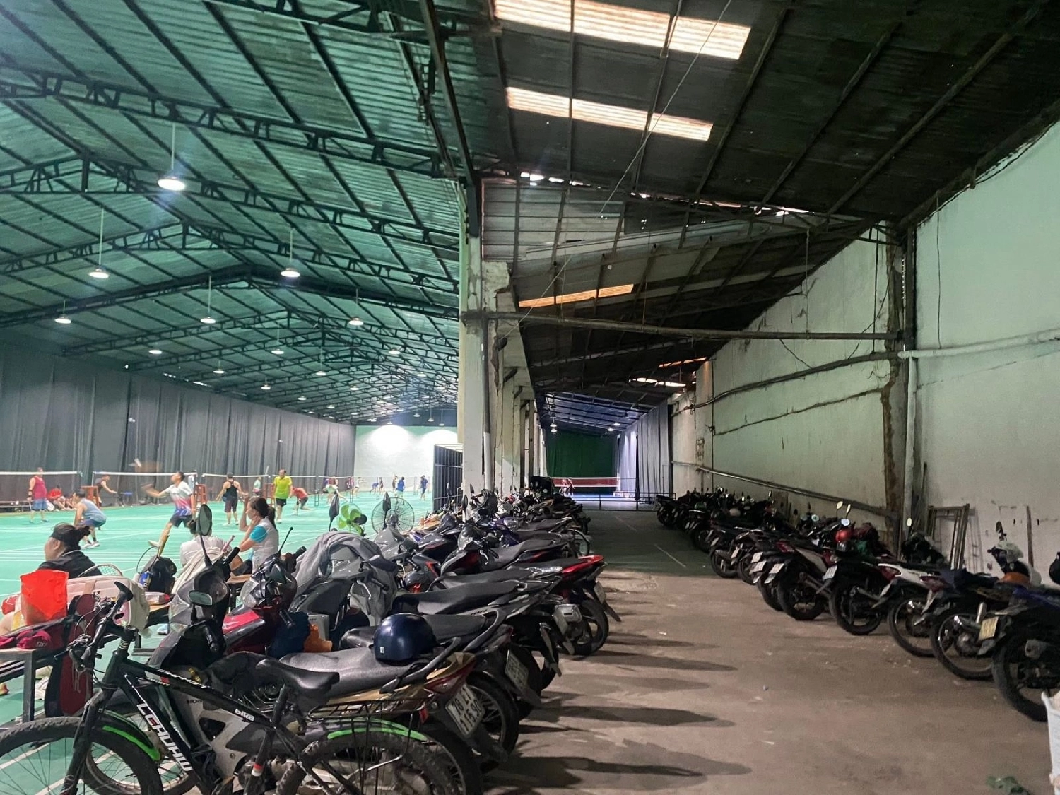 Những tiện ích tại sân cầu lông gia hân