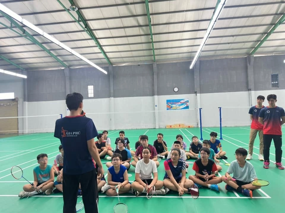 Những dịch vụ tại sân cầu lông gia phú