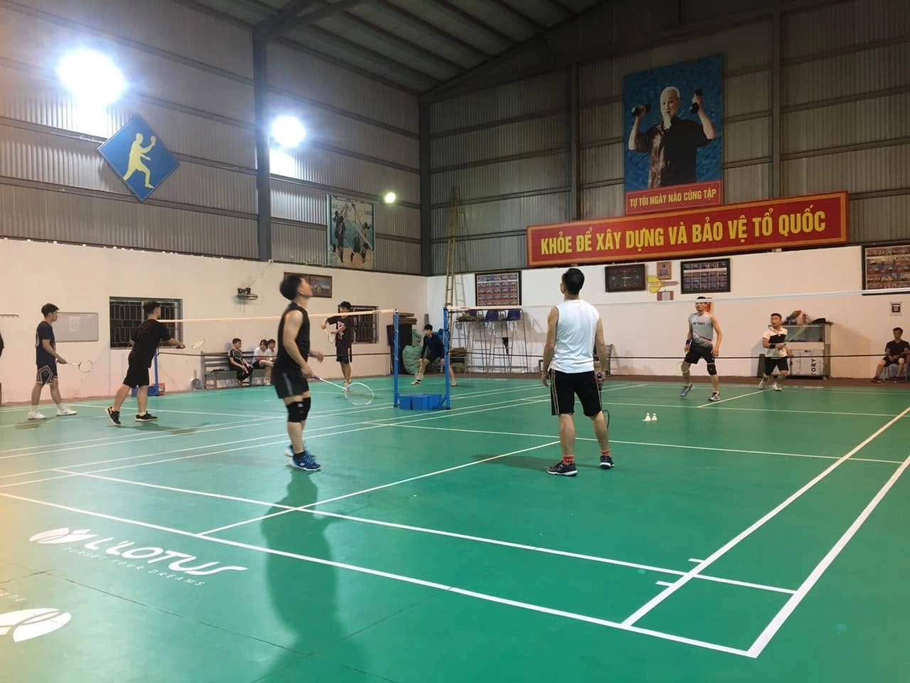 Sân cầu lông tổ 9 Đồng Mai