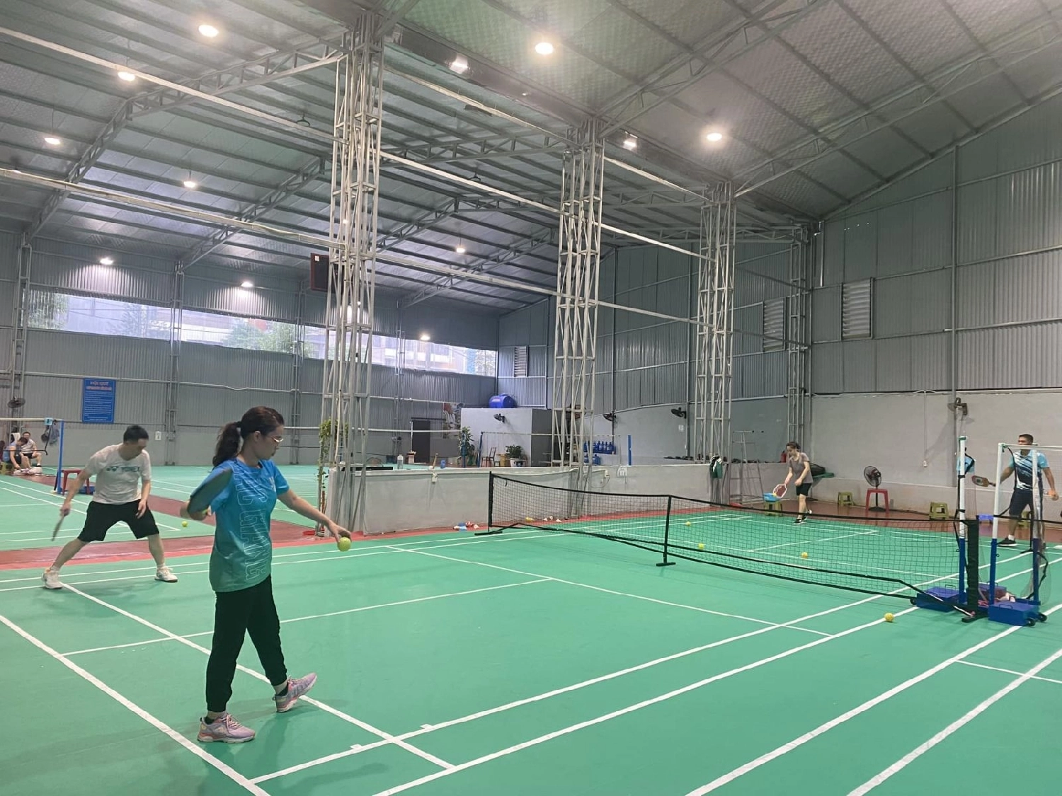 sân cầu lông hải tiến thái nguyên