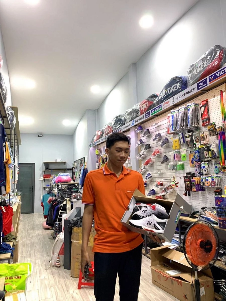 Khu vực bán hàng tại sân cầu lông tank sport