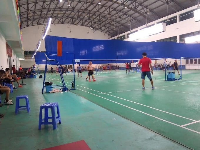 Sân cầu lông Hồ Đền Lừ