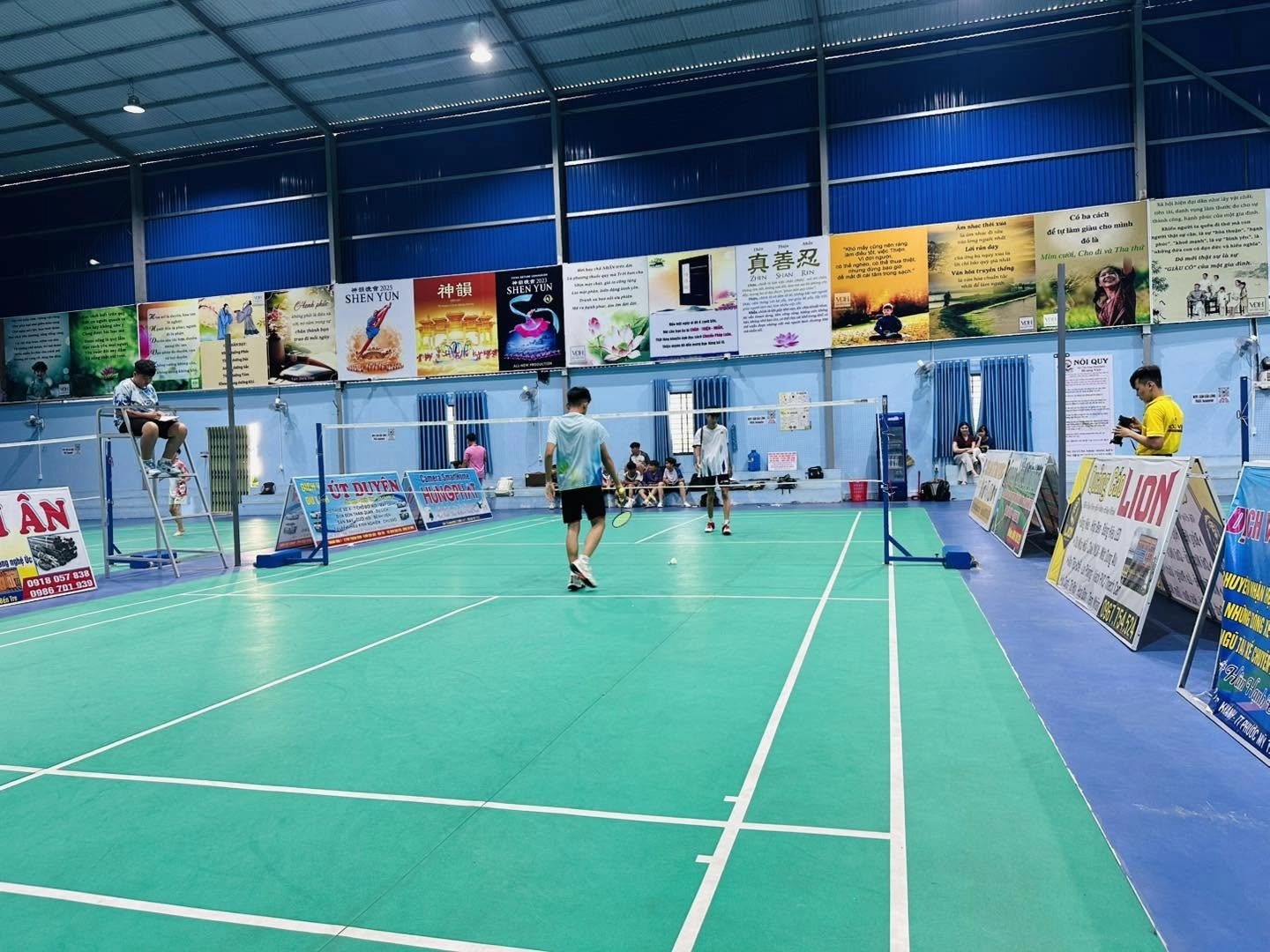 Bảng giá thuê sân cầu lông Hoàng Việt